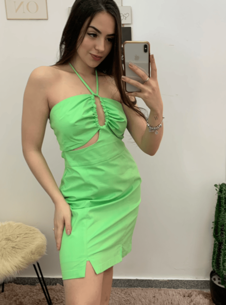 vestido curto com recortes verde